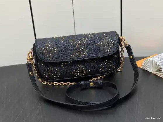 WIS Chain on Wallet Ivy LOUIS VUITTON 0424